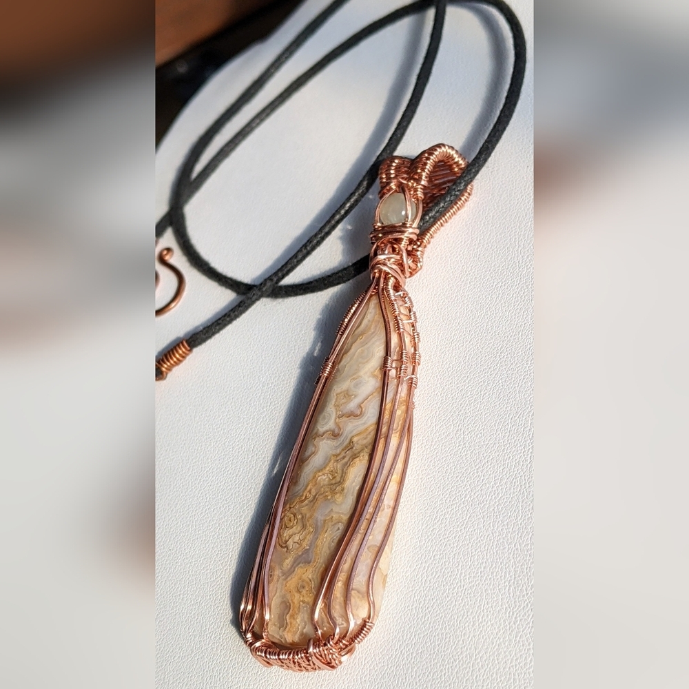 Golden Lace Agate Pendant Necklace Unique Artisan Copper Design - Picture 5 of 17